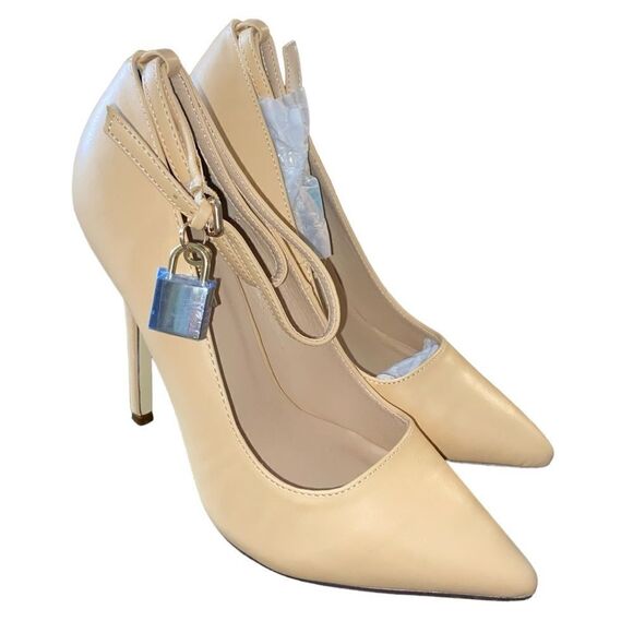 JustFab Jaslene Sz 9 Taupe Pointy Toe 5” Heels Gold Lock Key Sets Pumps Heels - Picture 1 of 8